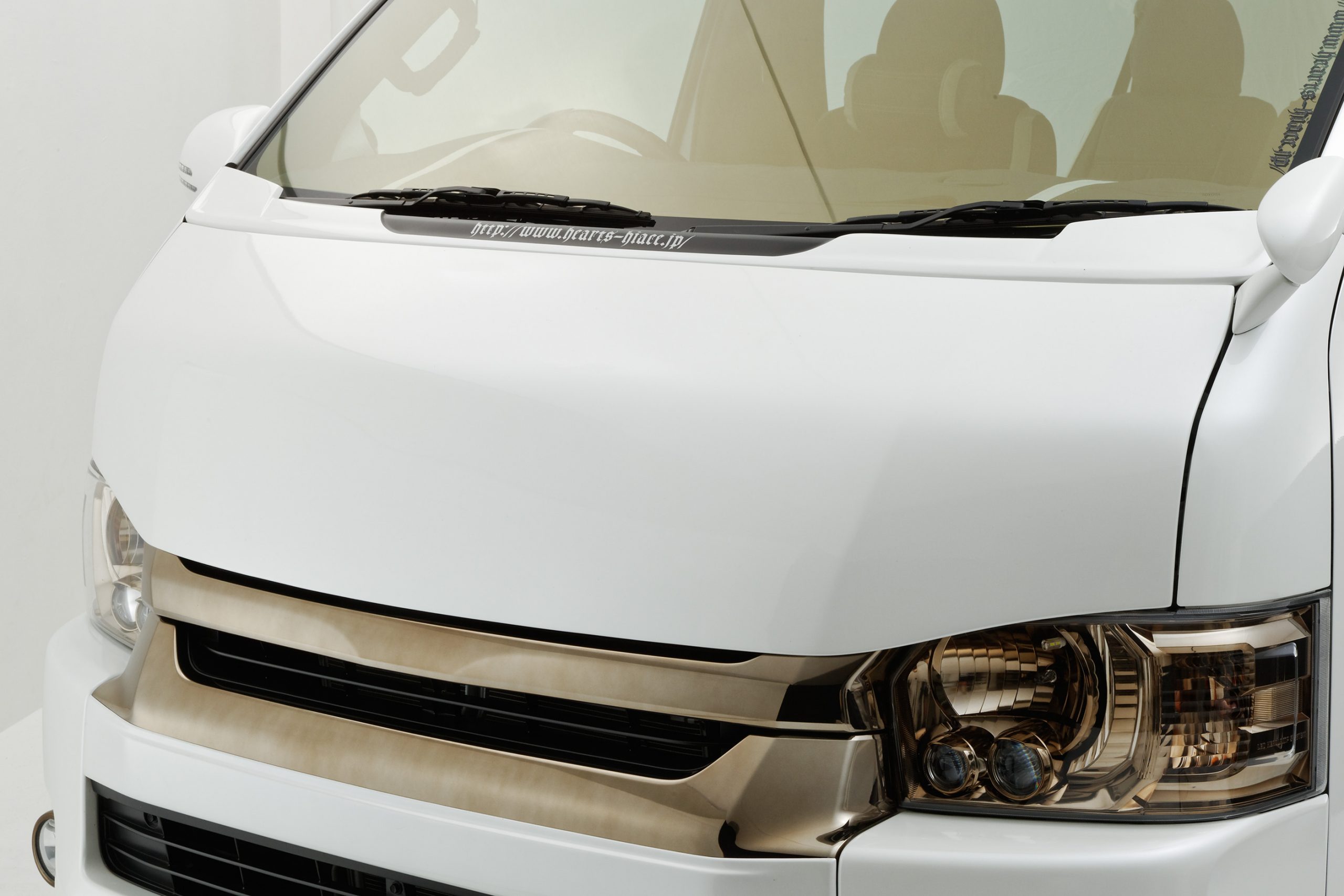 バッドフェイスボンネット ワイドボディ | HEARTS | ハーツ 公式サイト 