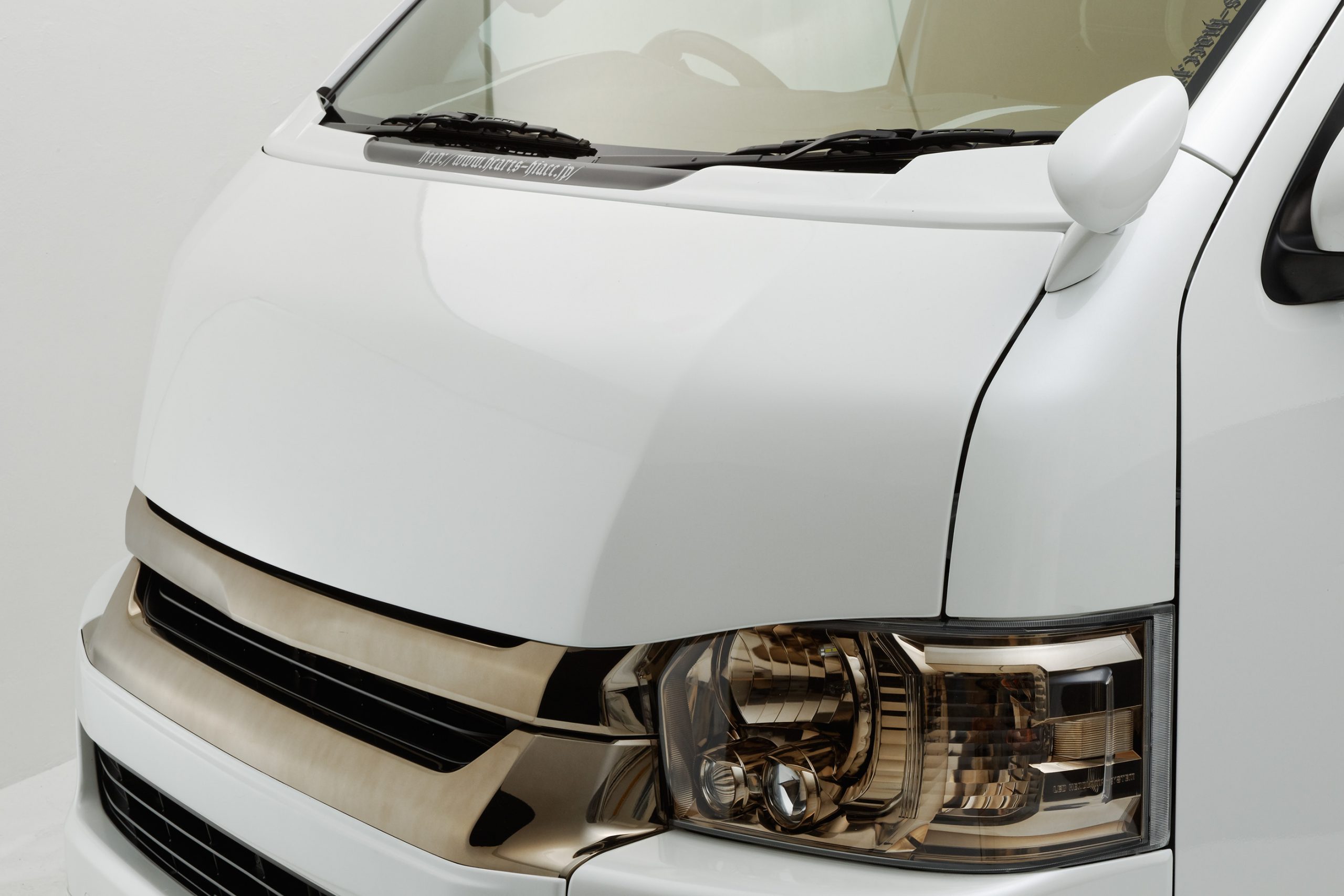 バッドフェイスボンネット ワイドボディ | HEARTS | ハーツ 公式サイト 